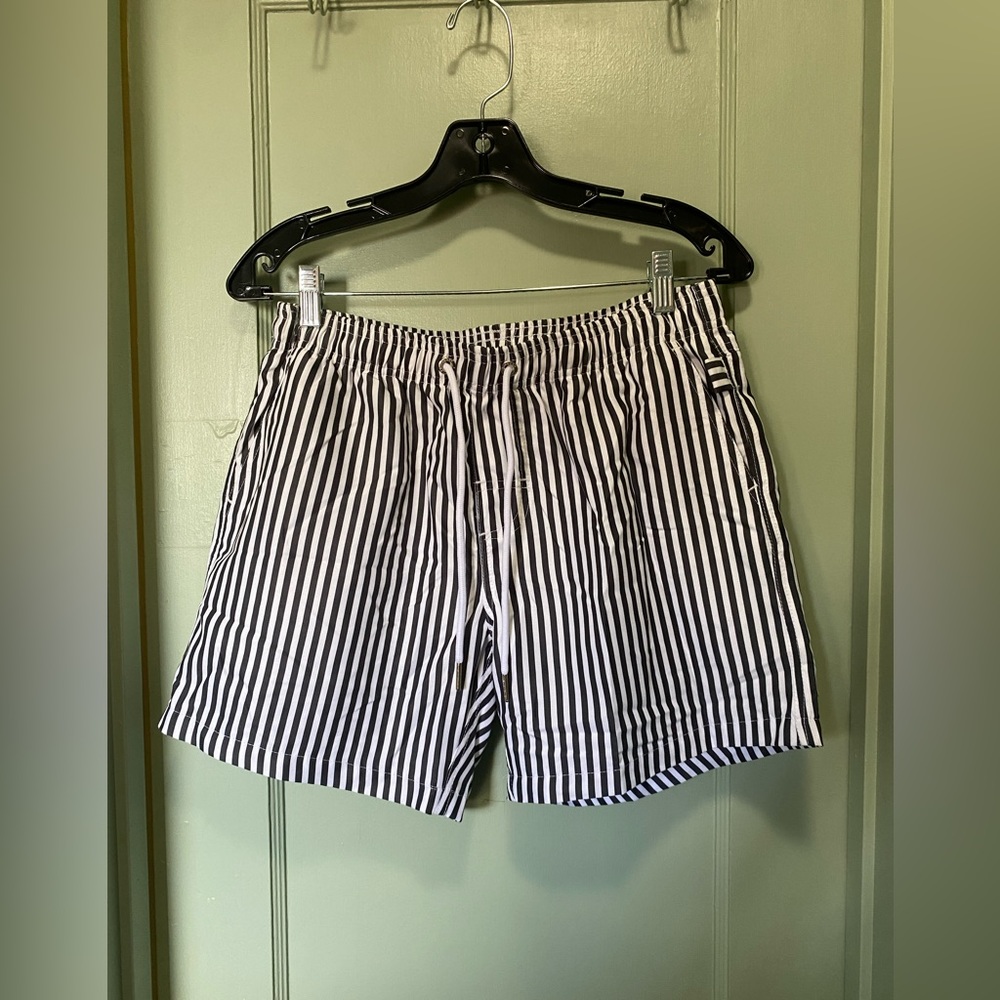 NWOT Vacay Swimwear The Hamptons Swim Short - Charcoal & White Striped Size M